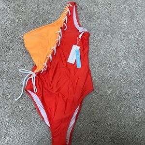 Women’s Size medium bathing suit NWT